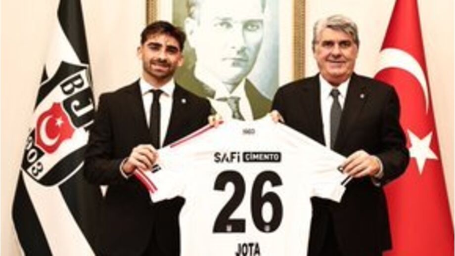 Jota Silva presented at Besiktas