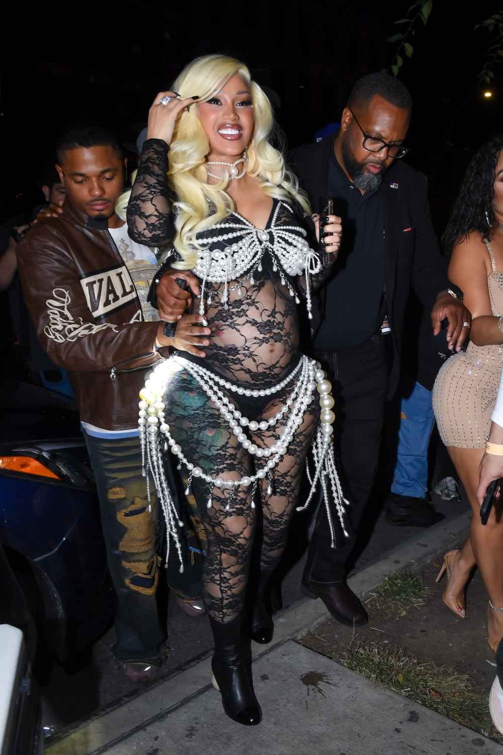 Cardi B on Past Births: "I Tore," Ready for Fourth Baby & Tour Cardi B talks about her past childbirth experiences, including tearing.