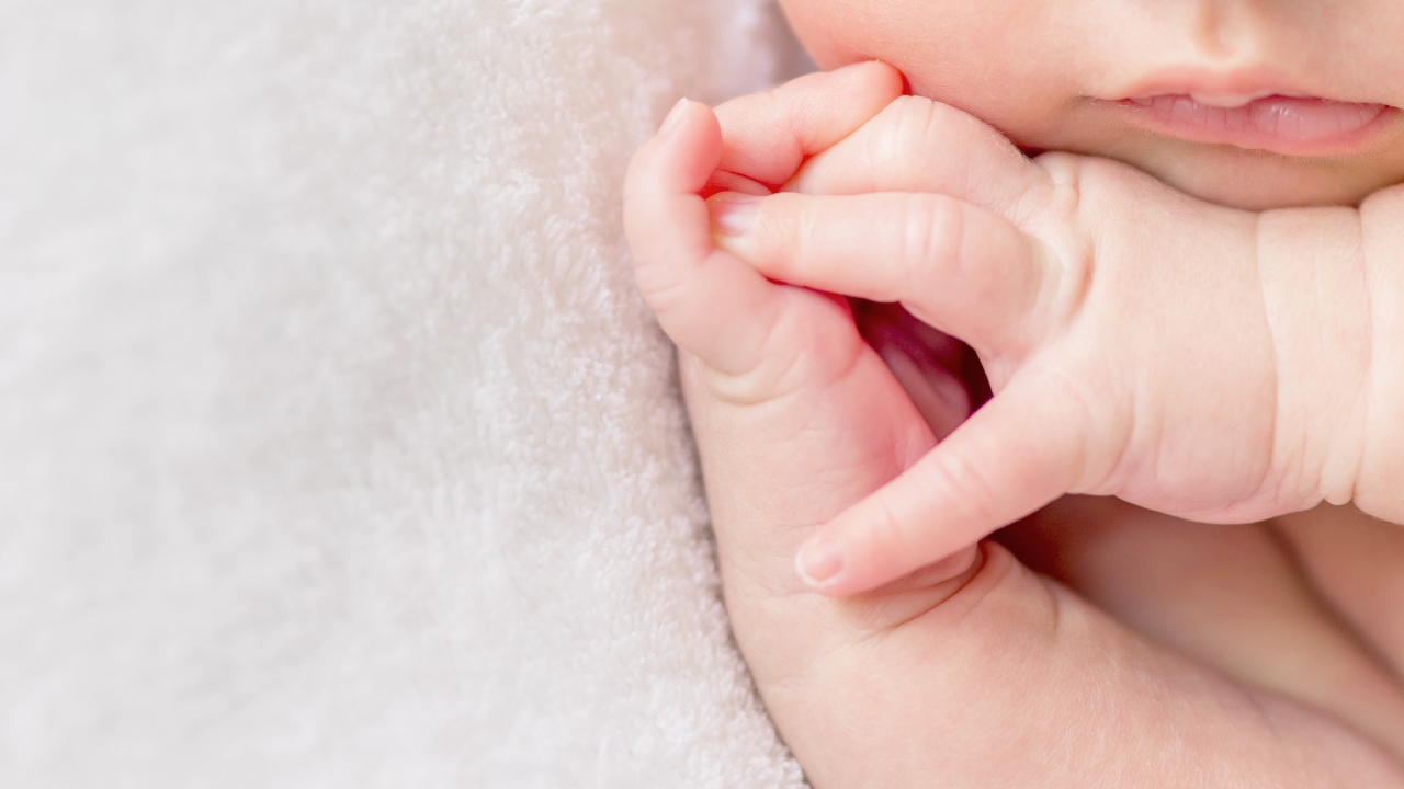 แพทย์อินเดียตะลึง พบฝาแฝดกาฝาก ซ่อนอยู่ในท้องทารกวัย 20 วัน เร่งผ่าตัดออก