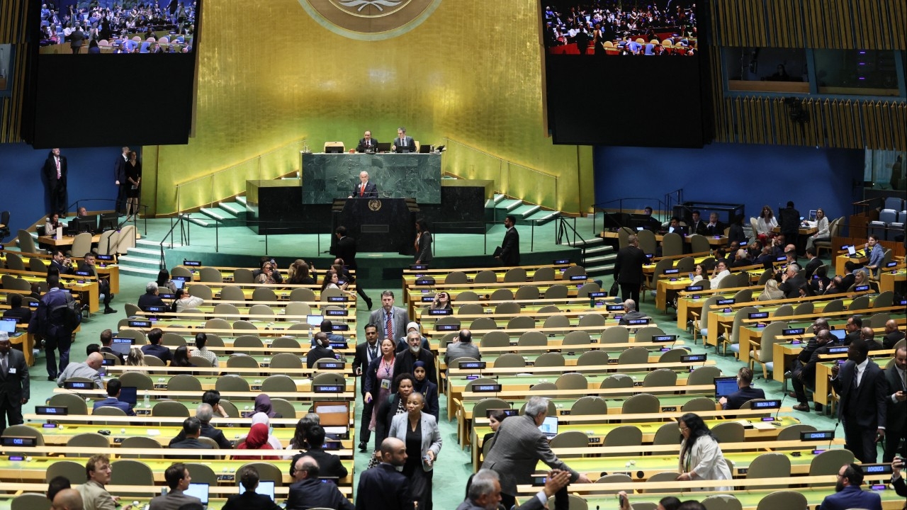 ผู้นำอิสราเอลขึ้นเวที UN ถูกเมิน! คณะผู้แทนหลายชาติเดินออกจากห้องประชุม ประท้วงสงครามกาซา