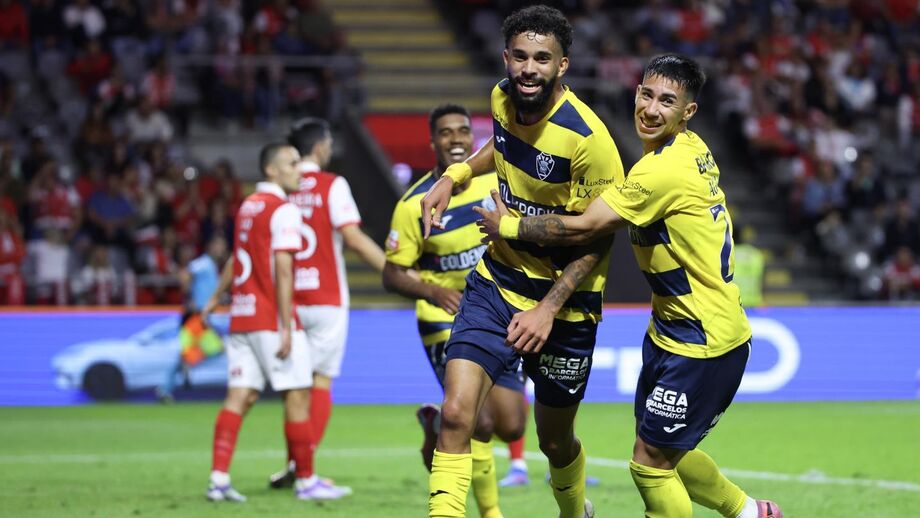 Pablo celebrates a goal against Sp. Braga