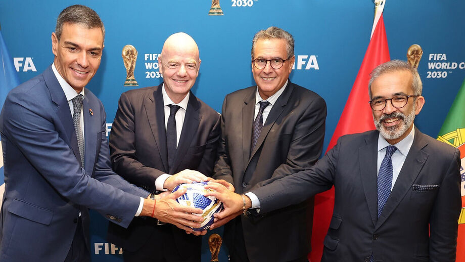 Prime Minister of Spain, Pedro Sánchez, Gianni Infantino, the Prime Minister of Morocco, Aziz Akhannouch, and Paulo Rangel