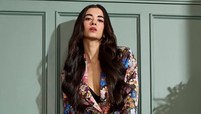 Hrithik Roshan Girlfriend Saba Azad Wants To Play Challenging Roles She Talks About Her Marriage Plan