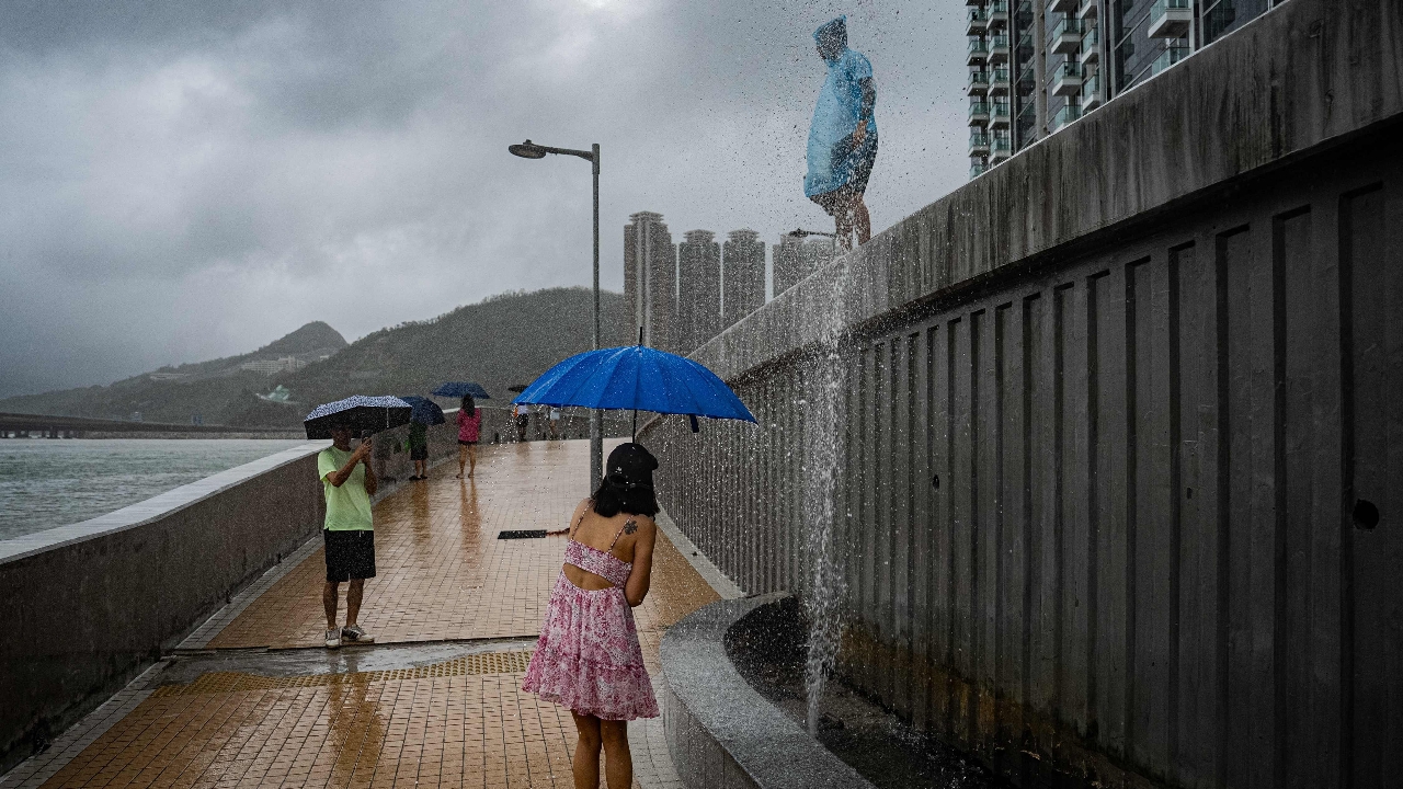 ฮ่องกงฟื้นตัว หลังซูเปอร์ไต้ฝุ่นรากาซาพัดถล่ม – ไต้หวันปรับยอดผู้เสียชีวิตเหลือ 14 ราย