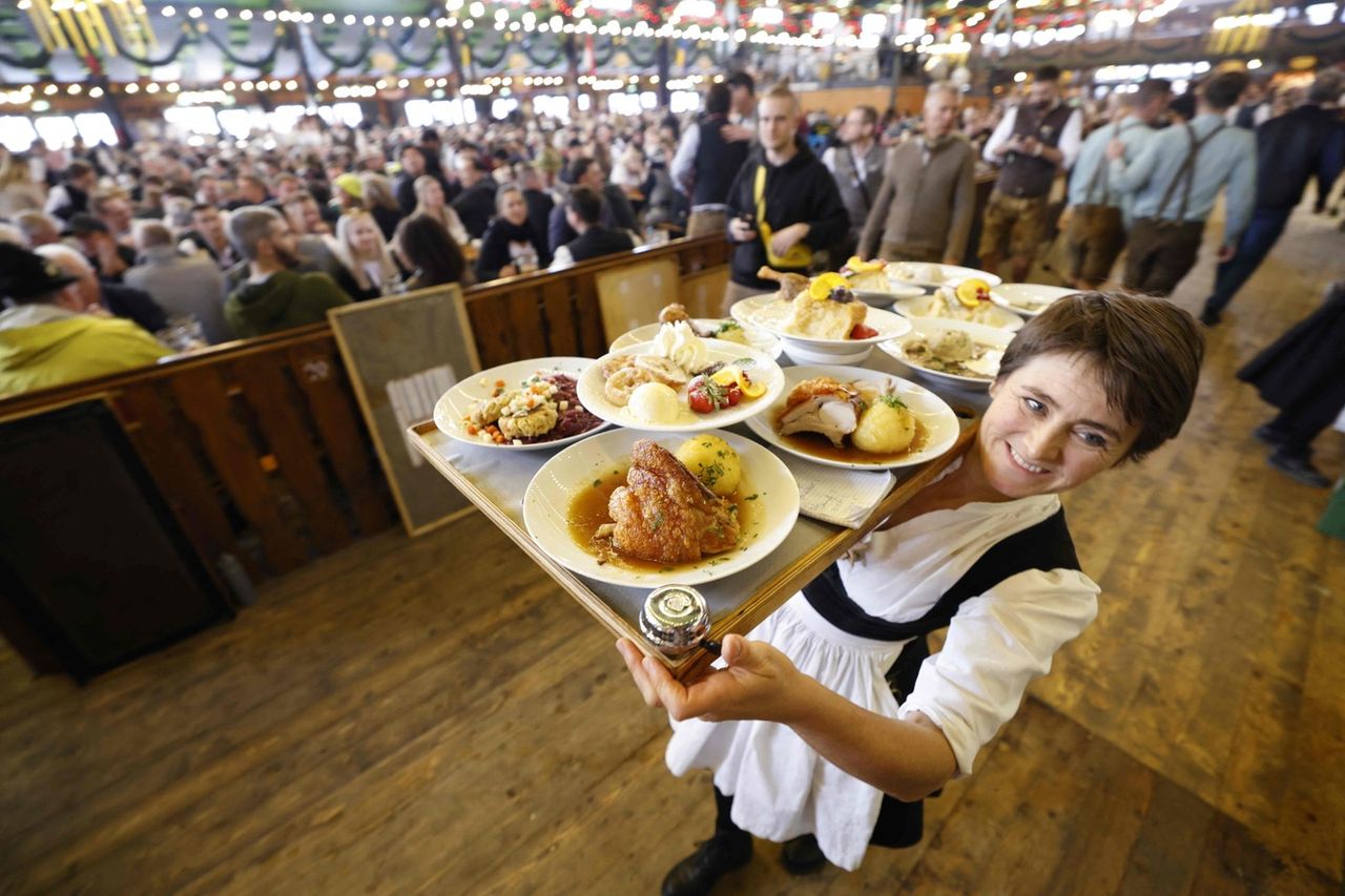 1759484553 337 Munich Airport Drone Disruption Emergency Closure Flights Canceled During Oktoberfest