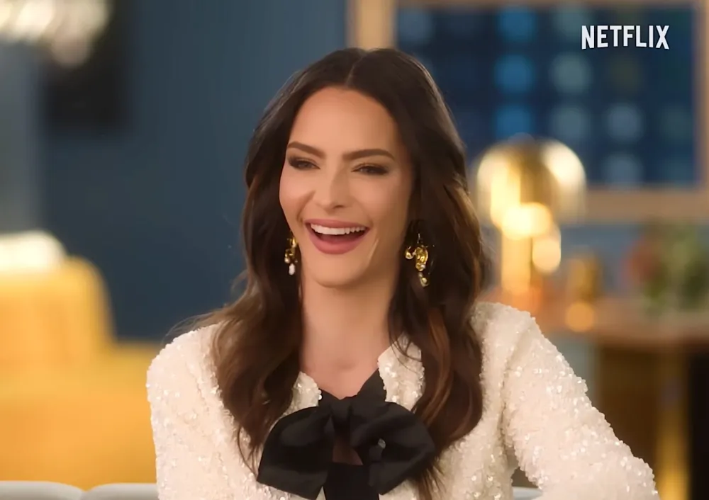 Sofía Vergara's Sister Sandra Debuts on Selling Sunset Season 9 Sandra Vergara on “Selling Sunset,” Season 9