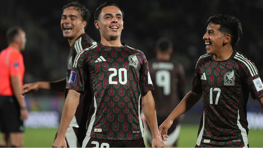 Hugo Camberos celebrates a goal for the Mexico national team in the U-20 World Cup