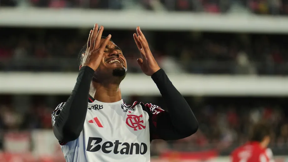 Flamengo Fans Slam $23.5M Record Signing Lino For Late-Night Outings, Poor Form Samuel Lino has not had an easy life since returning to Brazil