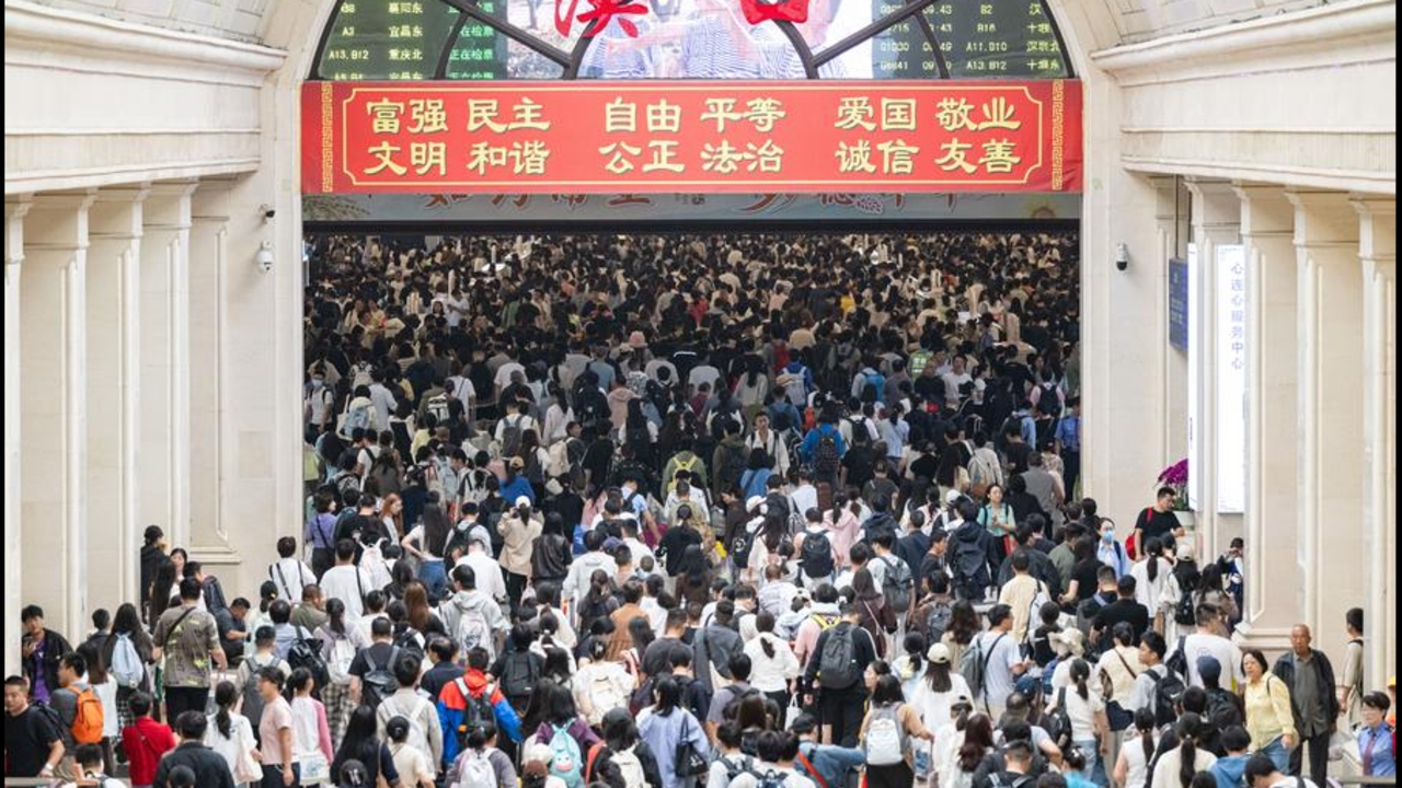 Record Travel: China's Golden Week Sees 336 Million Trips First Day, Economy Boosted Bustling: Chinese travelers flock during National Day and Mid-Autumn Festival holidays. Day one saw 336 million trips, up 1.7% from last year.