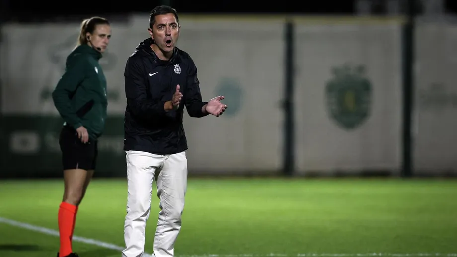 Micael Sequeira gestures on the Sporting bench during the game against Rosengard