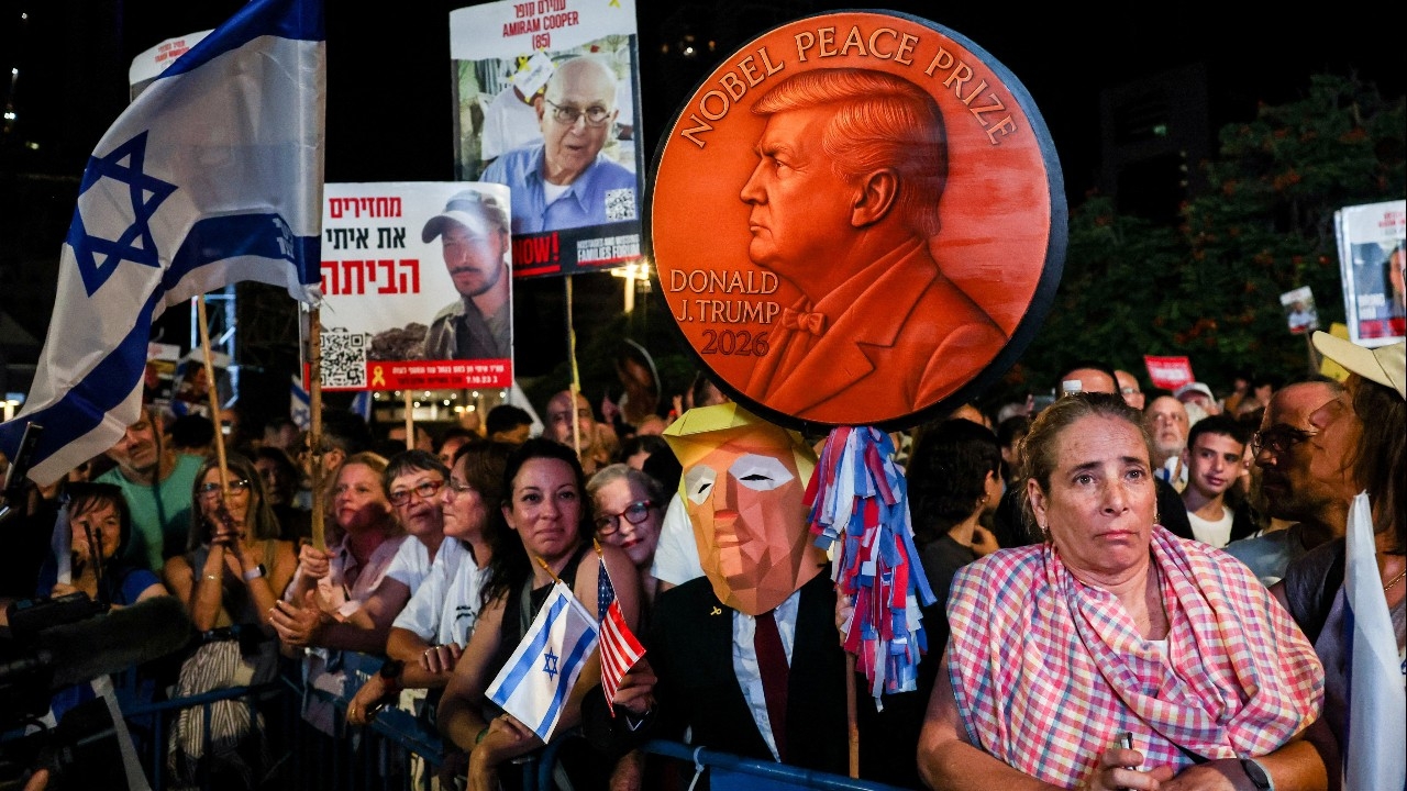 อิสราเอลชุมนุมใหญ่ในเทลอาวีฟ ขอบคุณทรัมป์ก่อนฮามาสปล่อยตัวประกัน 