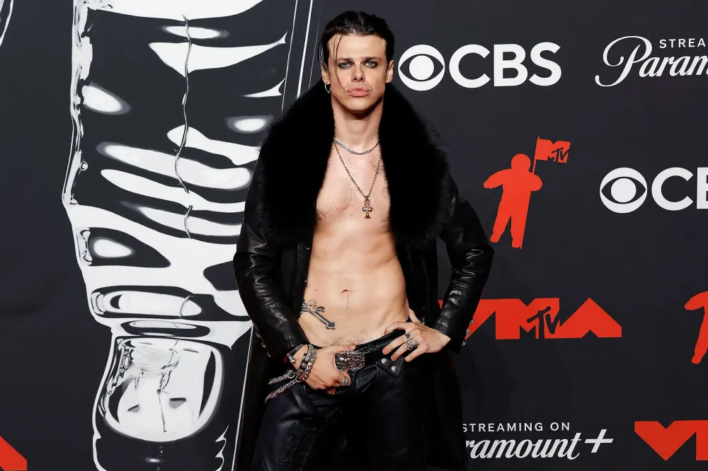 Yungblud Defends Taylor Swift Against Bill Maher, Pub Critics Over New Album Feature Youngblud Defends Taylor Swift