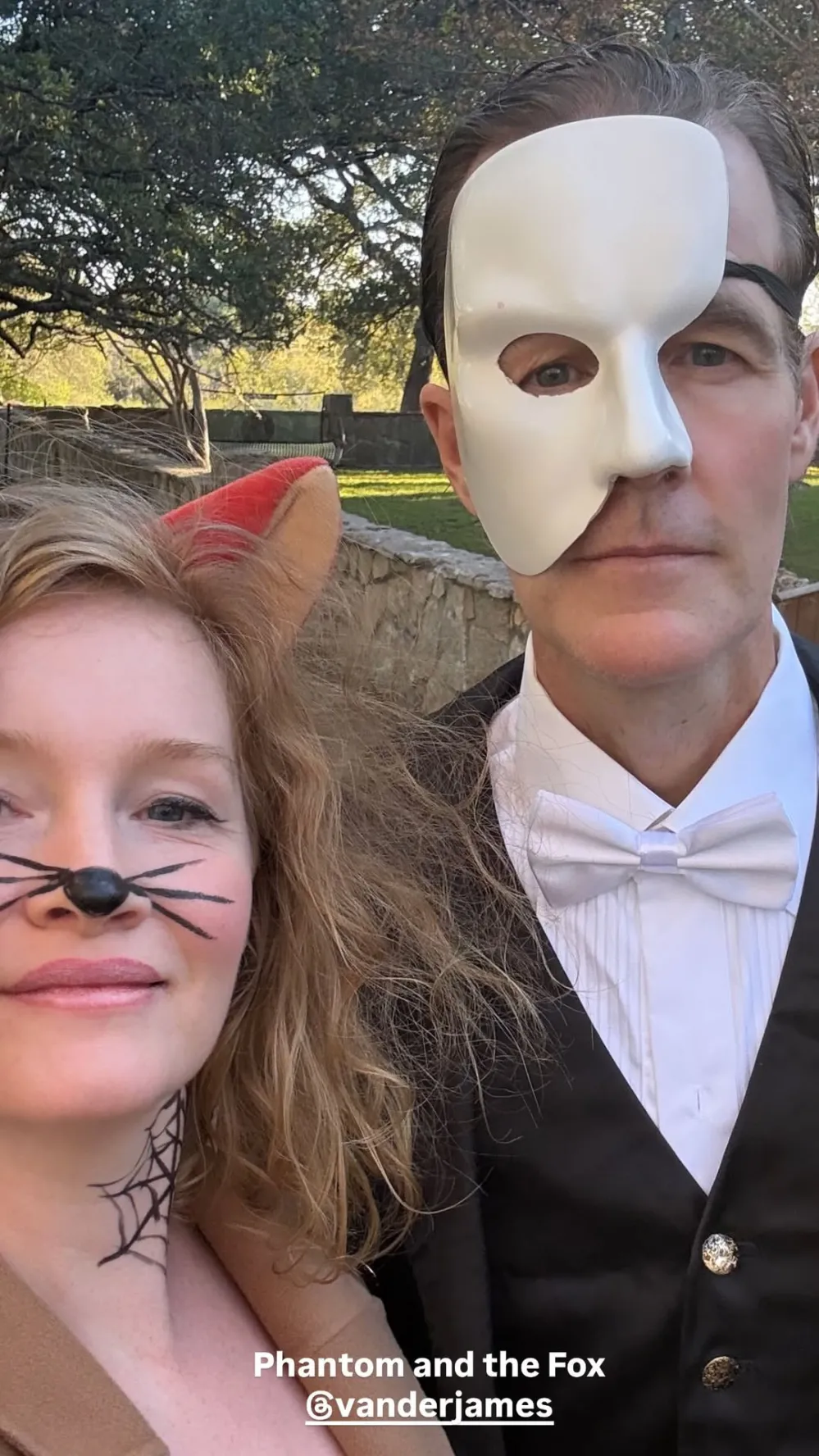 James Van Der Beek Takes Kids Trick-or-Treating Amid Stage 3 Cancer Fight Kimberly-Van-Der-Beek-3756271361480232922