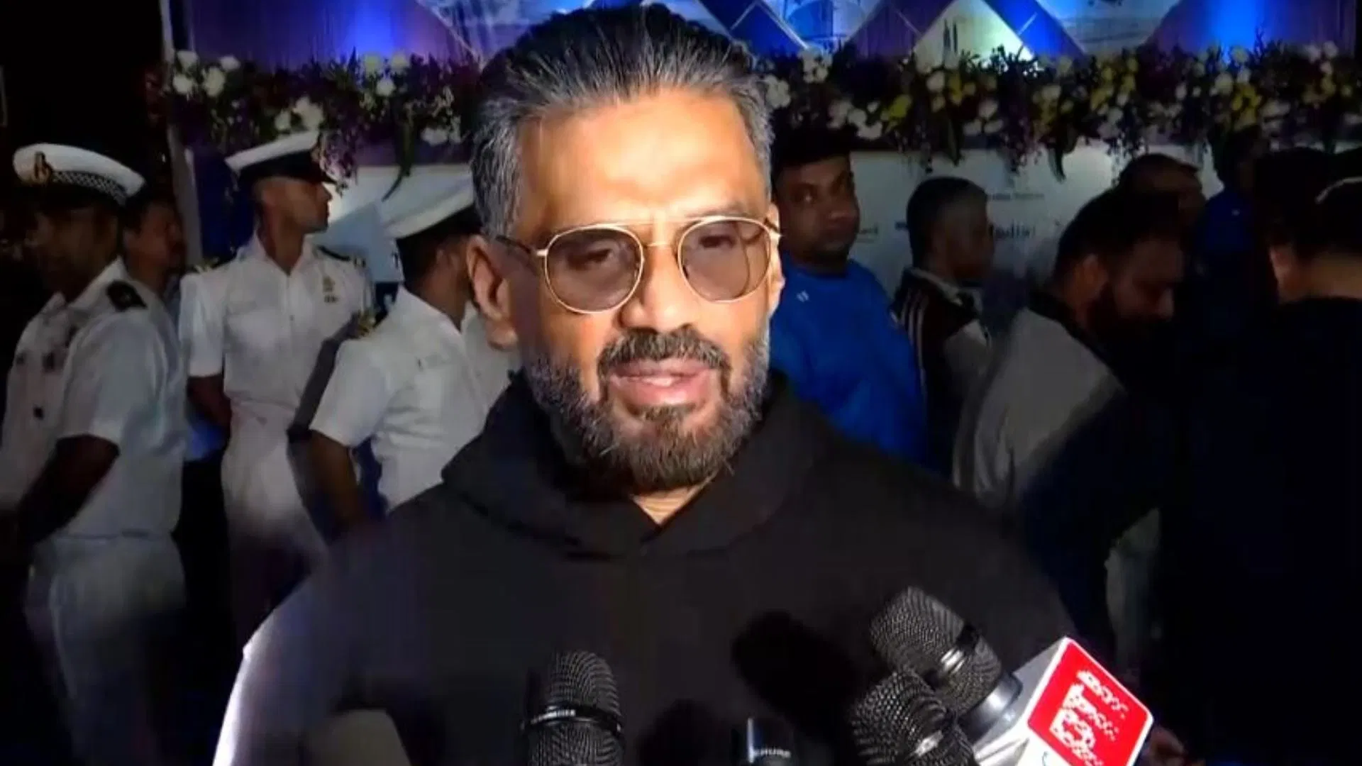 Riteish Deshmukh Suniel Shetty flag off Western Naval Commands Half Marathon 2025 in Mumbai