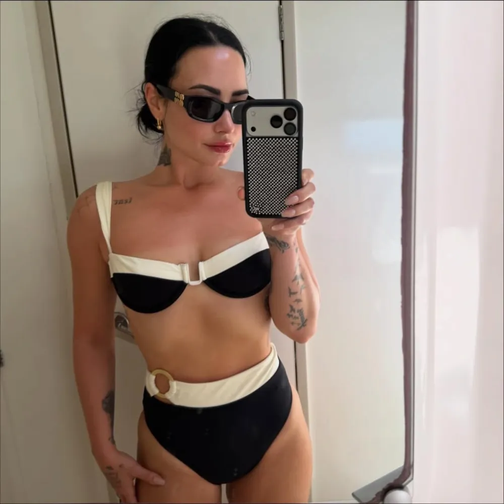 Demi Lovato: 'Warm for the Winter' in Bikini on Tropical Vacation Demi Lovato looks bundled up for winter in a stylish black and white bikini during a tropical getaway