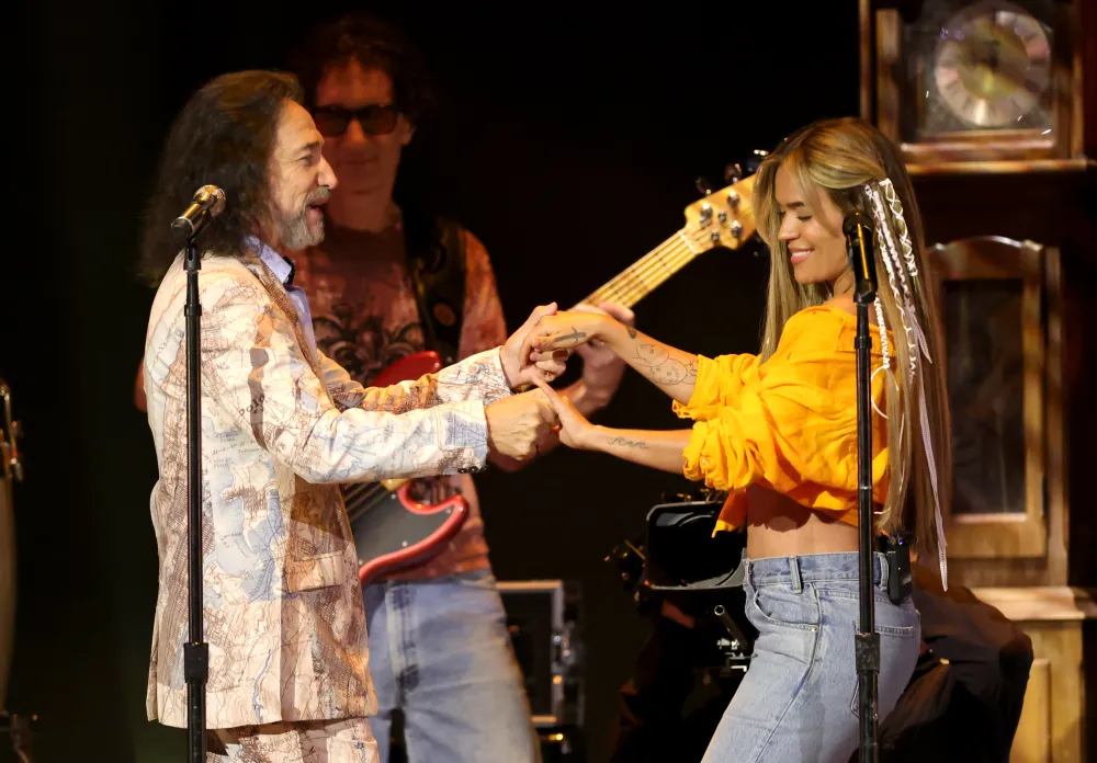 Marco Antonio Solís y Karol G.